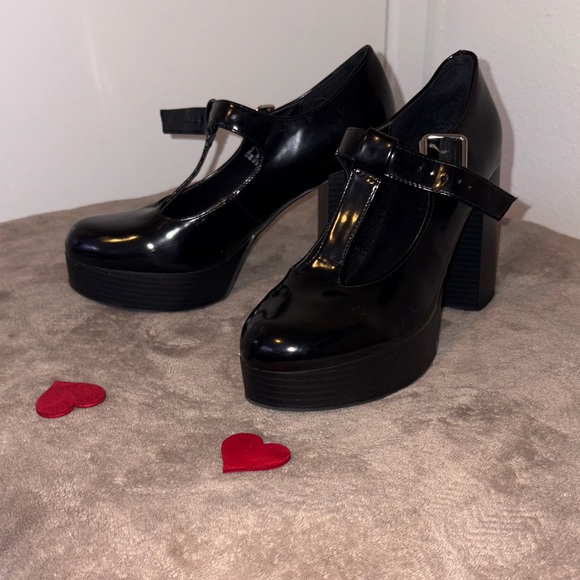 Black Platform Mary Jane Shoes - Picture 2 of 6